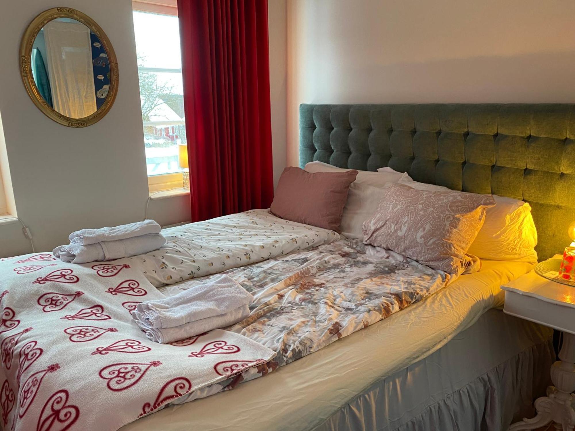 Hotel In Svalsaeter, Kallfors, Jaerna, Stockholm, 5 Min To Golf & 15 Min To Ytterjaerna Concerts Exterior foto